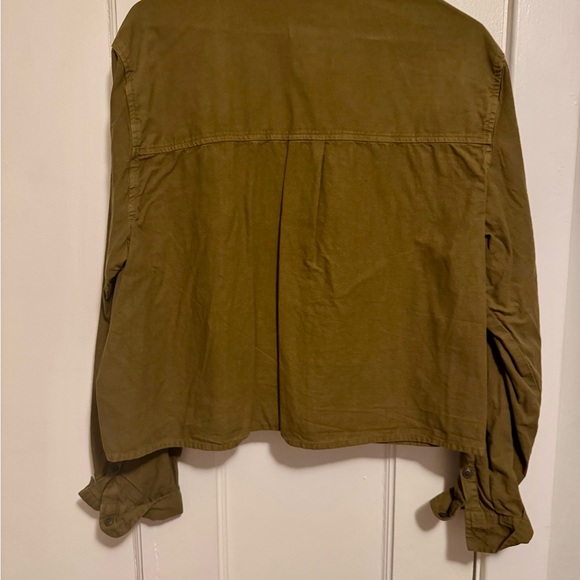 Universal Thread Cropped Button down - Picture 2 of 2